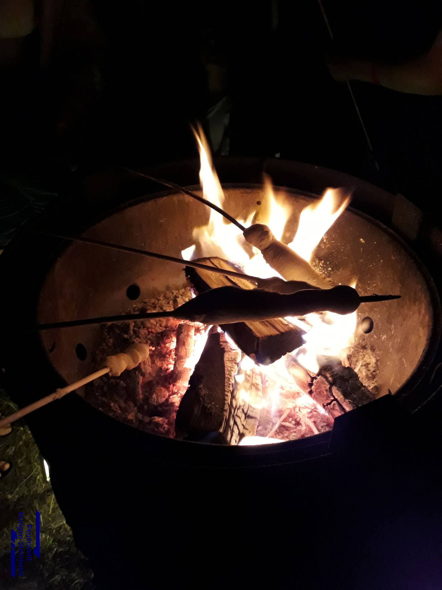 Lagerfeuer mit Stockbrot